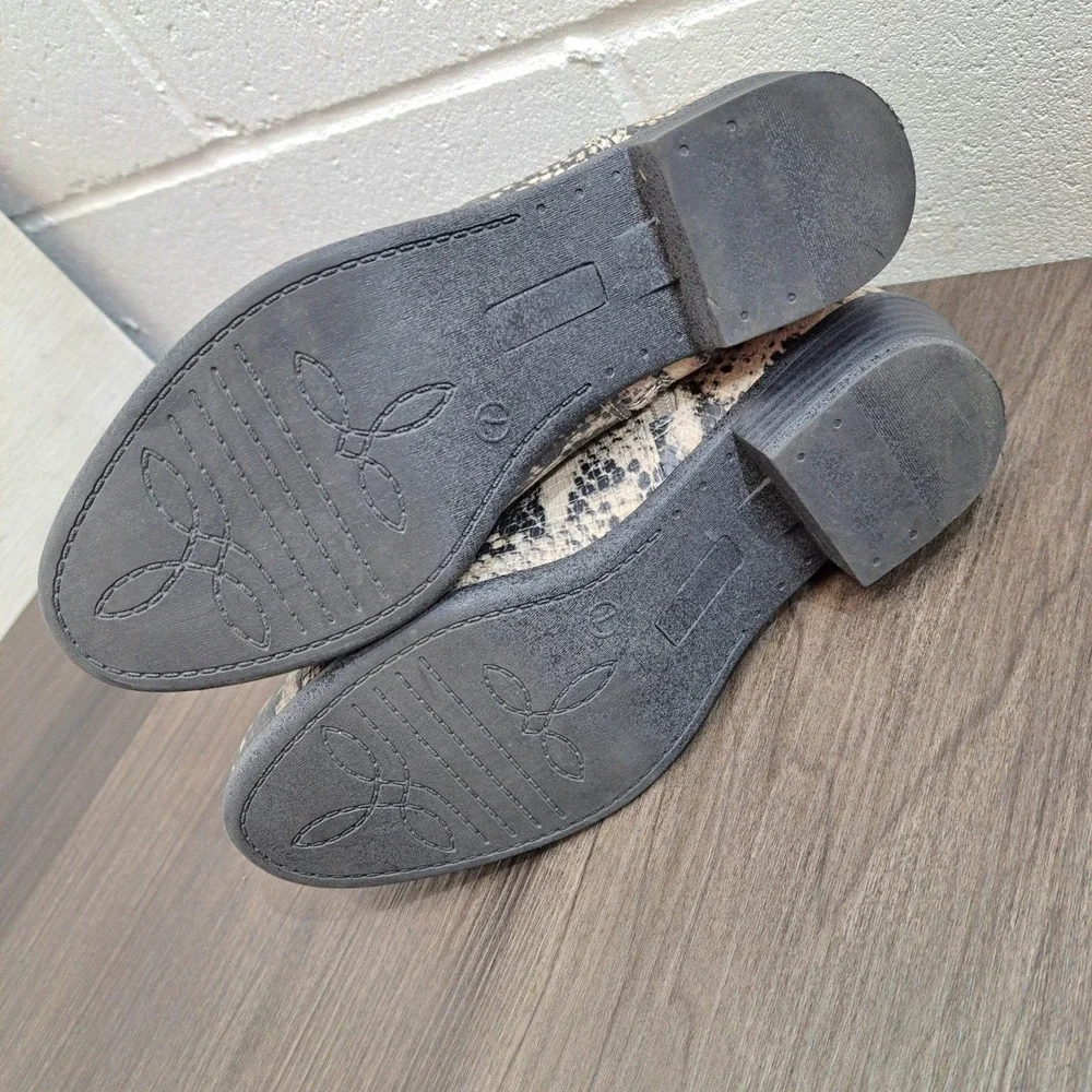 SO ankle booties